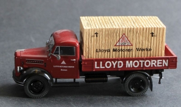 Schuco Borgward LKW B 2500 with Lloyd-Woodenbox DieCast Model (1487)